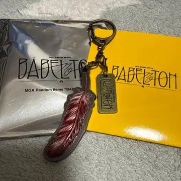 미세스 그린애플 바벨탑 가챠 깃털 키링 빨간색 오오모리 모토키