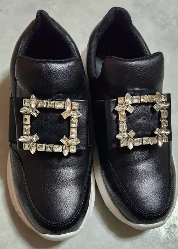 비쥬 장식 경량 통굽 스니커즈 블랙 24.5cm