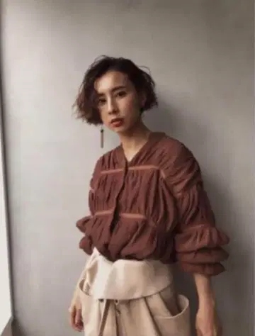 Ameri VINTAGE RANDOM PLEATS BLOUSE brown