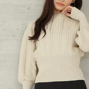 [ 새상품급 ] 케이블 형태 니트 베이지 화이트 에크루