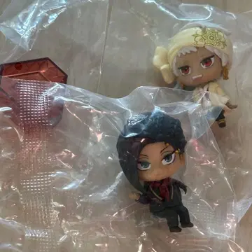 트위스테 칼림 자밀 앉아있는 대