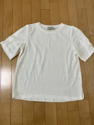 폭스파이어 화이트 반팔 T셔츠 텍스처 디자인 소매