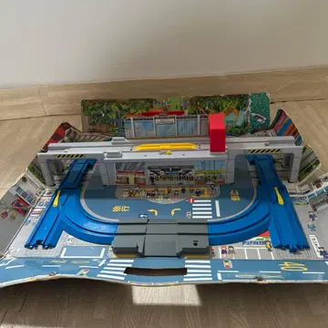 프라레일 펼쳐서 입체! 토미카와 프라레일의 마을 맵 기차 완구 자동차