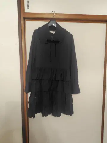 PEACE NOW 블랙 프릴 미니 원피스