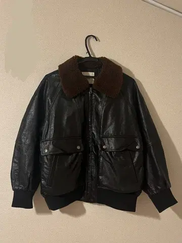 인조 가죽 블루종 보아 카라 부착