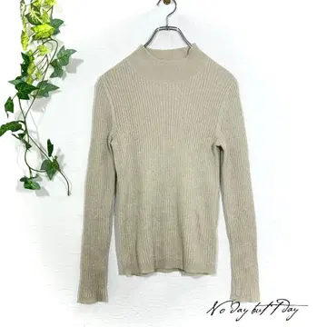 GU 리브 하이넥 스웨터(M) 베이지 라메 터틀 니트 타이트