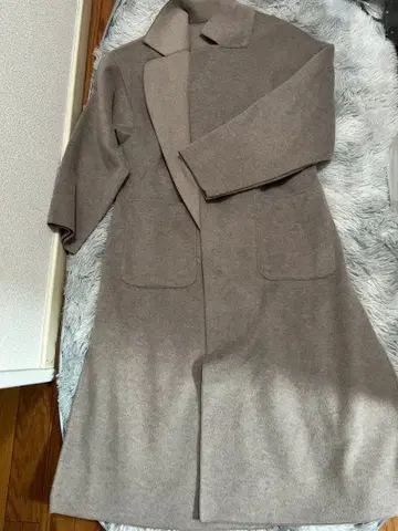 베이지 허리 벨트 포함 롱 코트