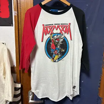 MAGICAL MOSH MISFITS 래글런 슬리브 티셔츠