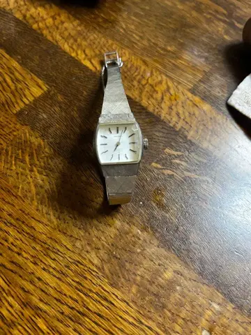 [ SEIKO ] 스테인리스 스틸 스퀘어 페이스 시계