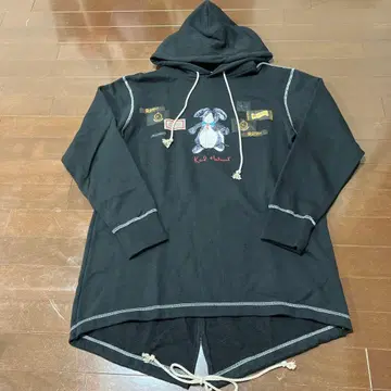 칼 헬무트 쿠튀리에라 빵 자수 후드티