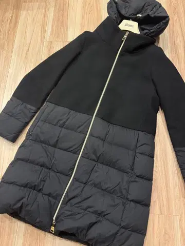 Herno 블랙 다운 자켓 울 절개 40