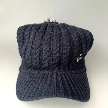 비바하트 니트 캡 네이비 폼폼 포함 챙 포함