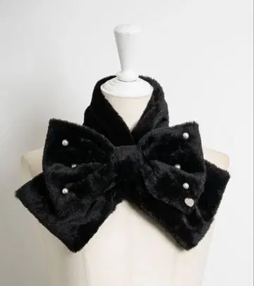 pium 빅 리본 펄 퍼 티펫 블랙