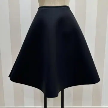 미사용 새상품 카프리샤스미 플레어 스커트