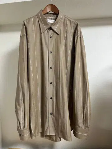 드리스 반 노튼 스트라이프 오버 사이즈 셔츠 베이지