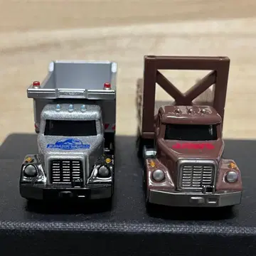 토미카 유니버셜 쥬라기 월드 공룡 트럭 죠스 운반 트럭