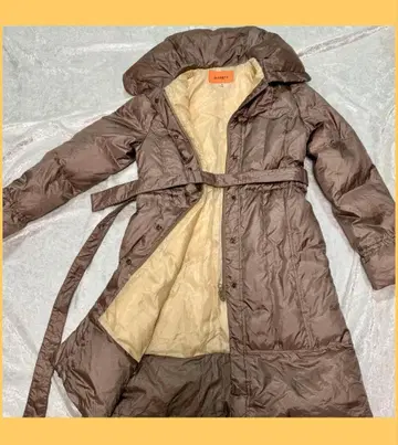 브라운 후드 부착 롱 다운 자켓