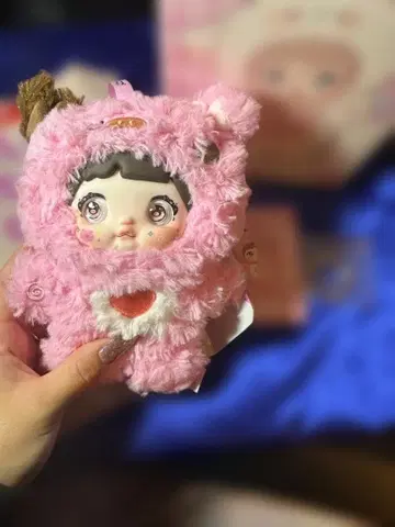 Nommi 귀여움은 쉬지 않아 꿀꿀이