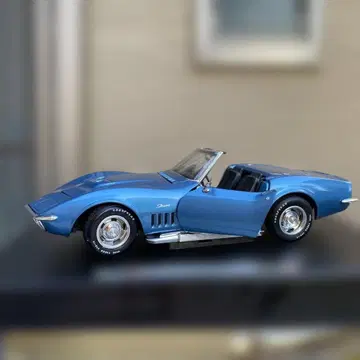 콜벳 블루 모델 V8 엔진