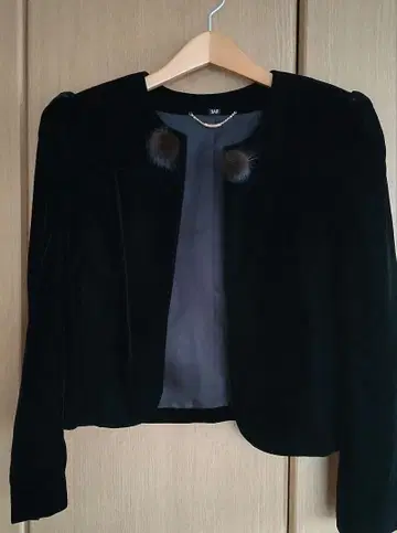 ROMANCEE 블랙 벨벳 노카라 자켓 9AR