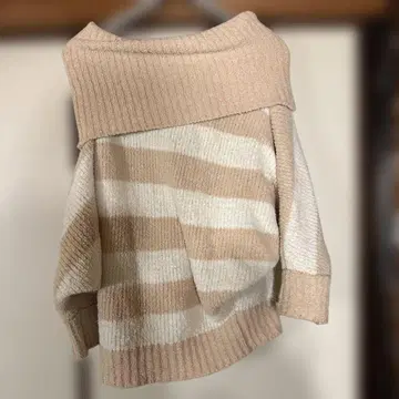 오프숄더 베이지 스트라이프 스웨터