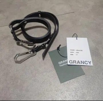 [ GRANCY ] 카라비너 디자인 가죽 벨트 부속물 있음