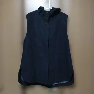 후드 부착 다크 블루 베스트