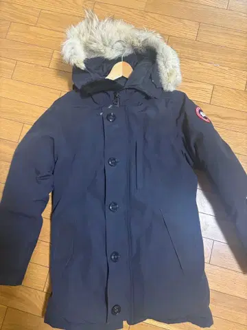 새상품급 CANADA GOOSE 블랙 재스퍼 다운 자켓 s 슬림 핏