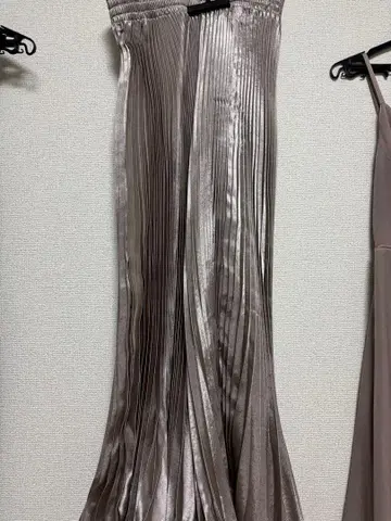 실버 플리츠 롱 스커트