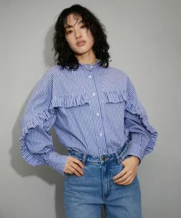 프릴이 달린 스트라이프 긴팔 셔츠