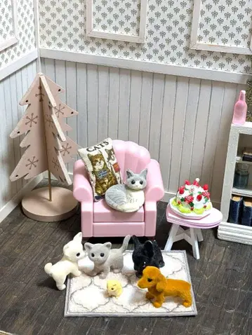 강아지와 고양이의 크리스마스 파티 선물은 캣 타워