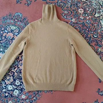 유니클로 터틀넥 캐시미어 100% 스웨터 베이지 M