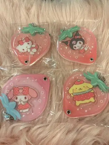 산리오 커스텀 아크릴 참 딸기 4개