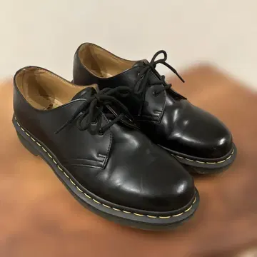 Dr. Martens 블랙 레이스업 슈즈