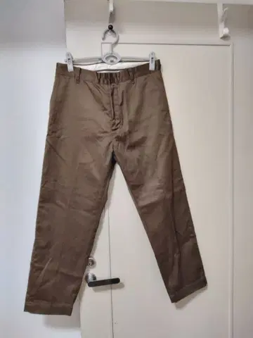 SHANTii 브라운 치노 팬츠