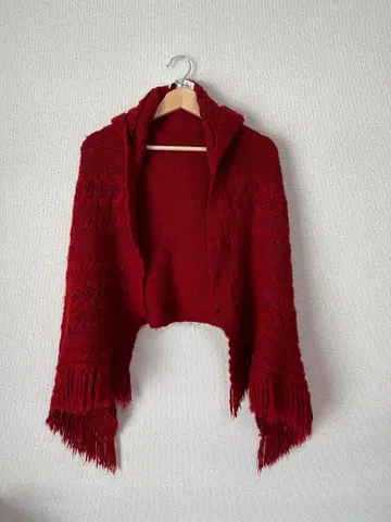 빨간색 프린지 장식 니트 후드 코트