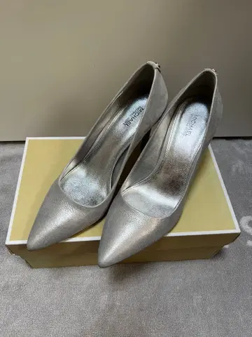 [컨디션 최상] MICHAEL KORS 실버 하이힐 25cm