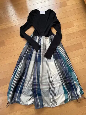 [TRANOI] 트라노이 니트 도킹 원피스