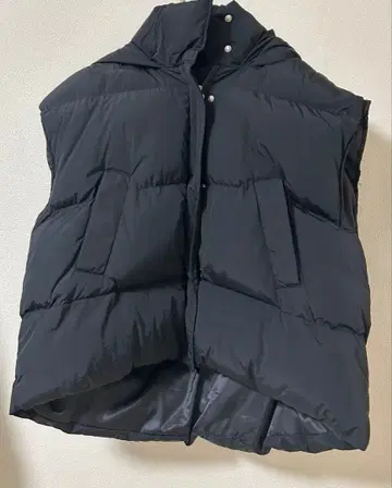 후드 부착 블랙 다운 베스트