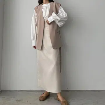 베이지 슬리브리스 V넥 베스트 지레 [ Louere ]