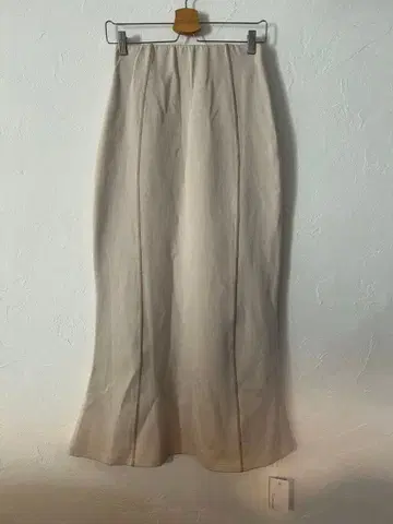 새상품 미사용 택 포함 맨투맨 맥시 스커트 아이보리 38