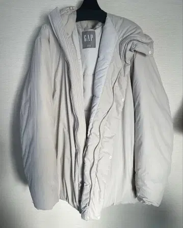 GAP 화이트 다운 자켓 후드 부착 L