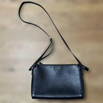 블랙 가죽 숄더백
