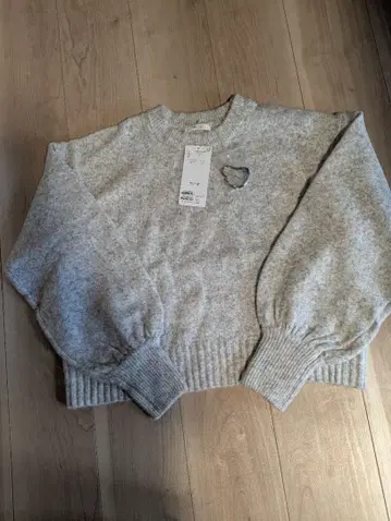 새상품 디스코트 멜란지얀 브로치 니트