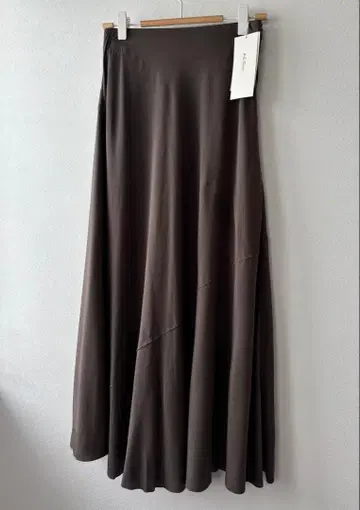 [택 포함 새상품] 미라 오웬 백 드레이프 바이어스 컷 플레어 스커트