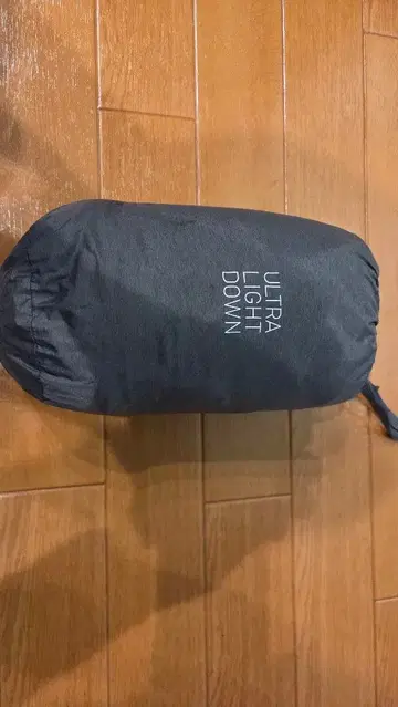 유니클로 울트라 라이트 다운 그레이 다운 자켓