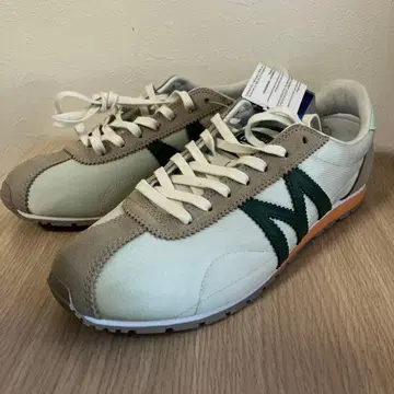 미즈노 남성용 스니커즈 라이트 그레이 x 다크 그린 x 오렌지