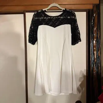 레이스 절개 A라인 무릎 기장 원피스