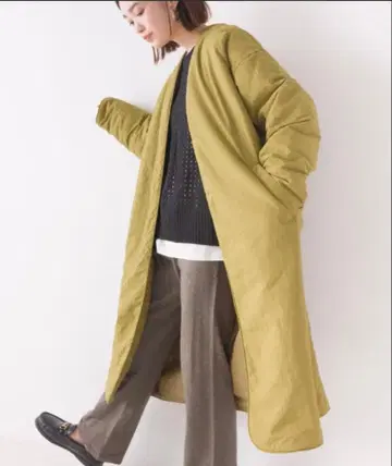 OMNES 발수 가공 스티치리스 노카라 롱 코트 올리브