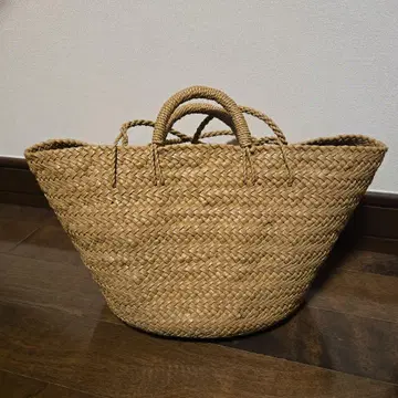 아에타 바스켓백